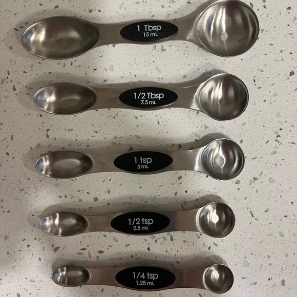 Magnetic Measuring Spoons
Set of 5
Stainless Steel
Stackable
Dishwasher safe - Picture 2 of 2